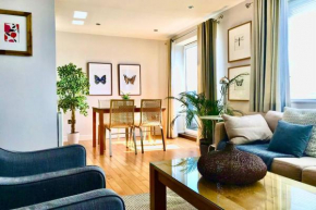 Stylish Quayside 2 bed apartment with beautiful river views